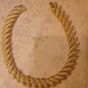 Stunning Vintage Gold Leaf Necklace